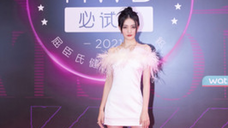 徐璐与小5岁男友日本同游被拍，姐弟恋低调甜蜜引热议